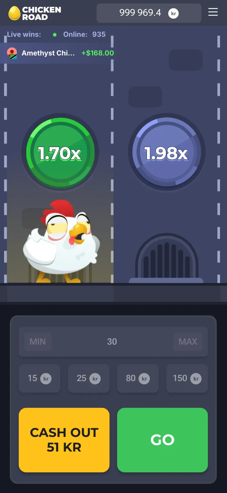 Chicken Road i nettleseren på en loddrett mobilskjerm: saldo øverst, skiltene 1,70x og 1,98x, og knappene Cash out og Go